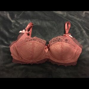 Victoria’s Secret 34C lacy balconet